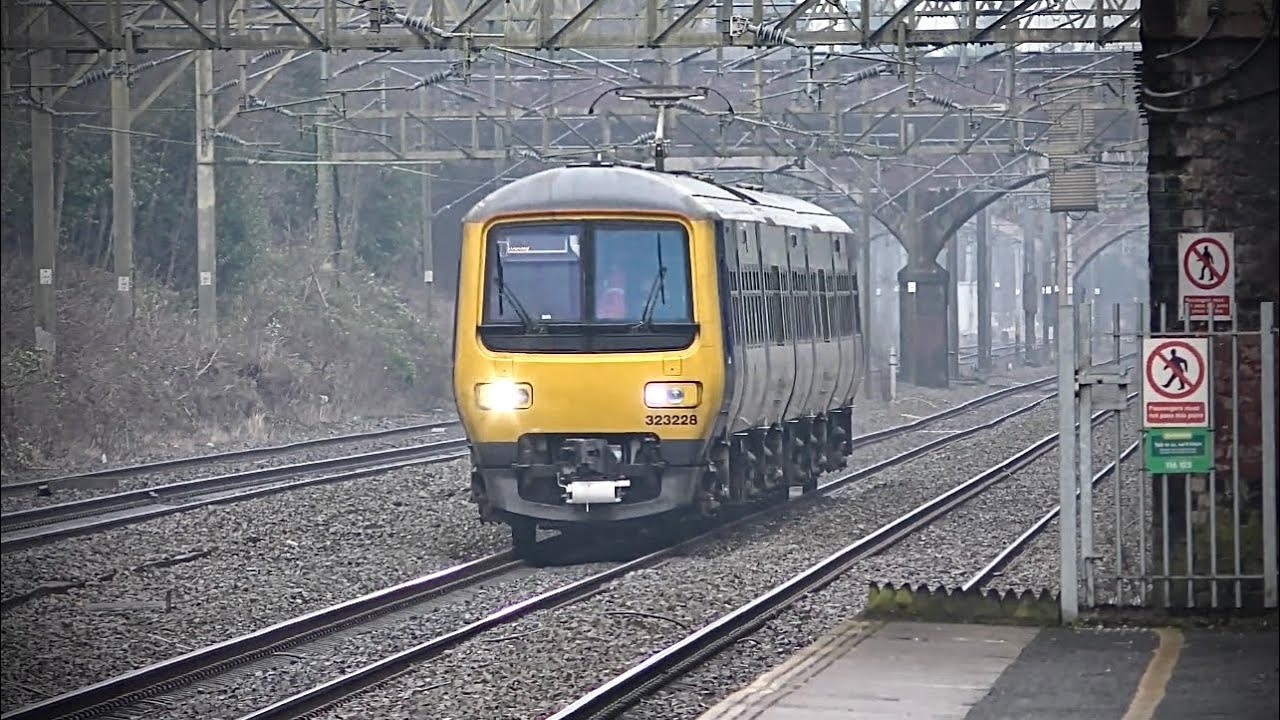 Trains at Heaton Chapel (WCML) 15/02/23
