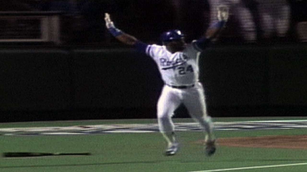 1985 WS Gm7: Motley homers after changing bat