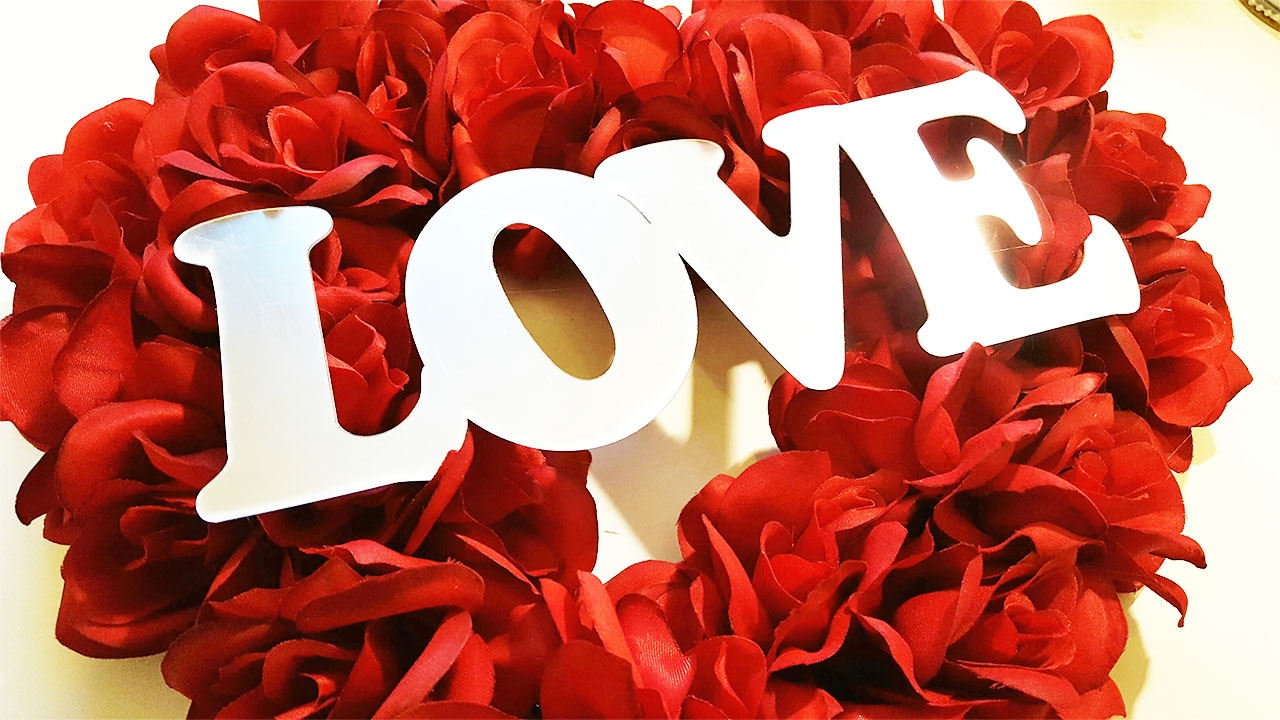 DOLLAR TREE DIY | EASY VALENTINE'S DAY WREATH TUTORIAL