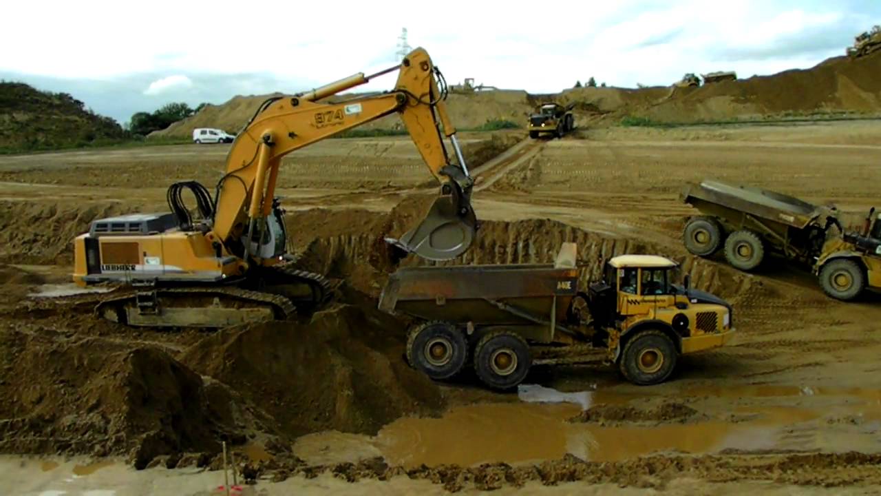LIEBHERR 974B et CAT735B et D400E, VOLVO A40E