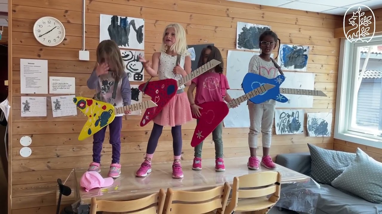 Hei h&aring; vi rocker som f&aring; (Hellemyr barnehage)