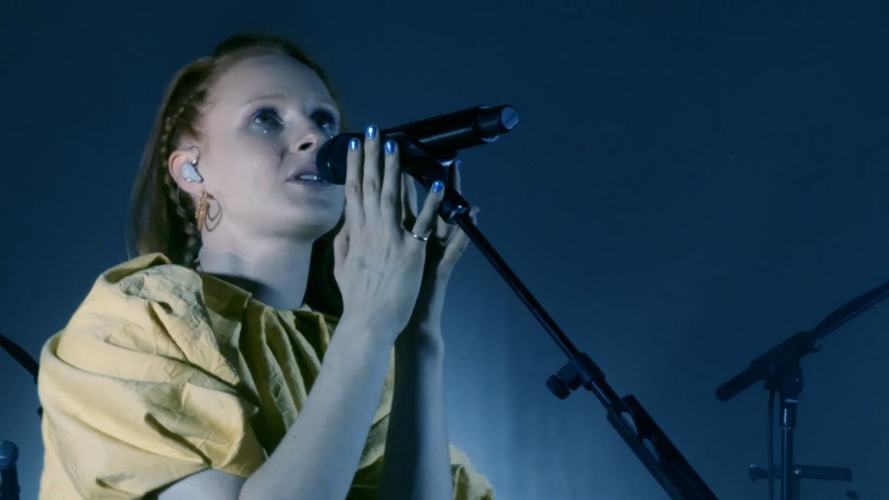 Vera Blue - Hold (Live)
