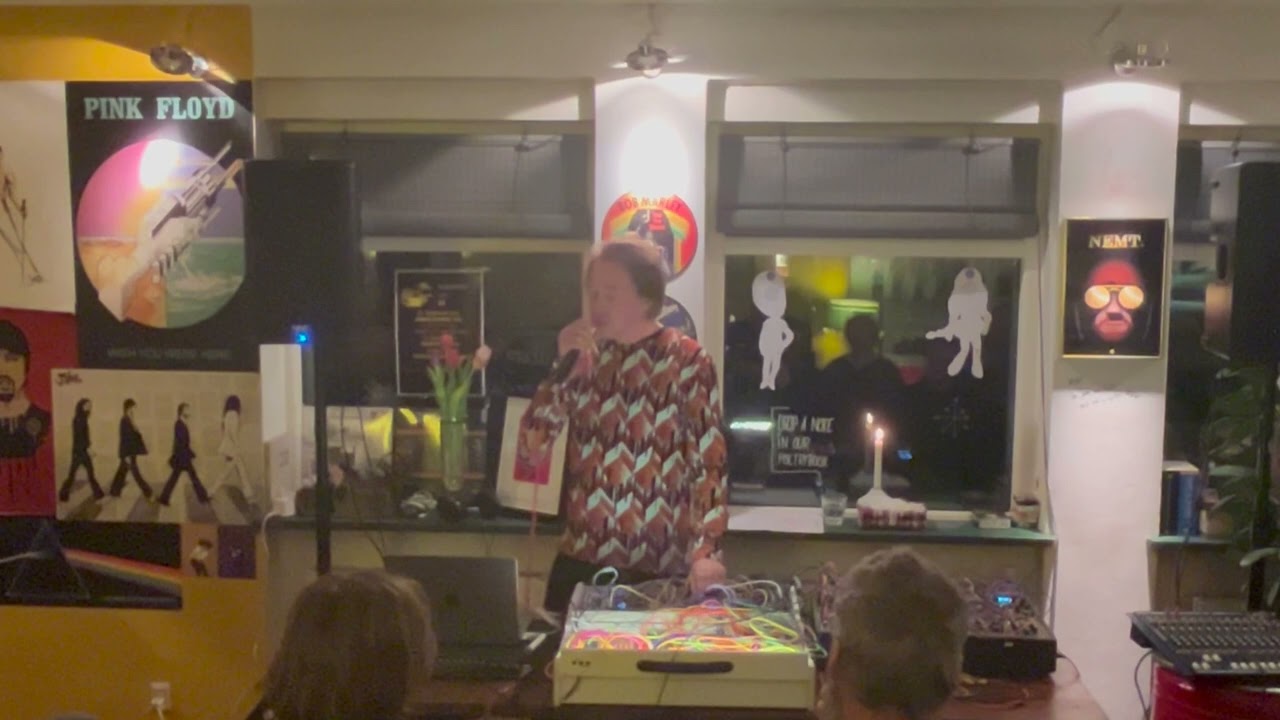 Jonas Bjerre - She is found: An up close & rare concert