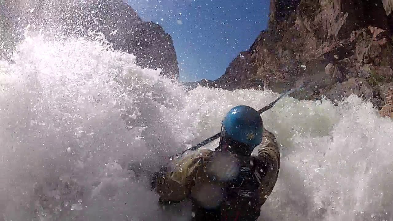 Interesting Kayaking Run through Lava Falls on the Grand Canyon