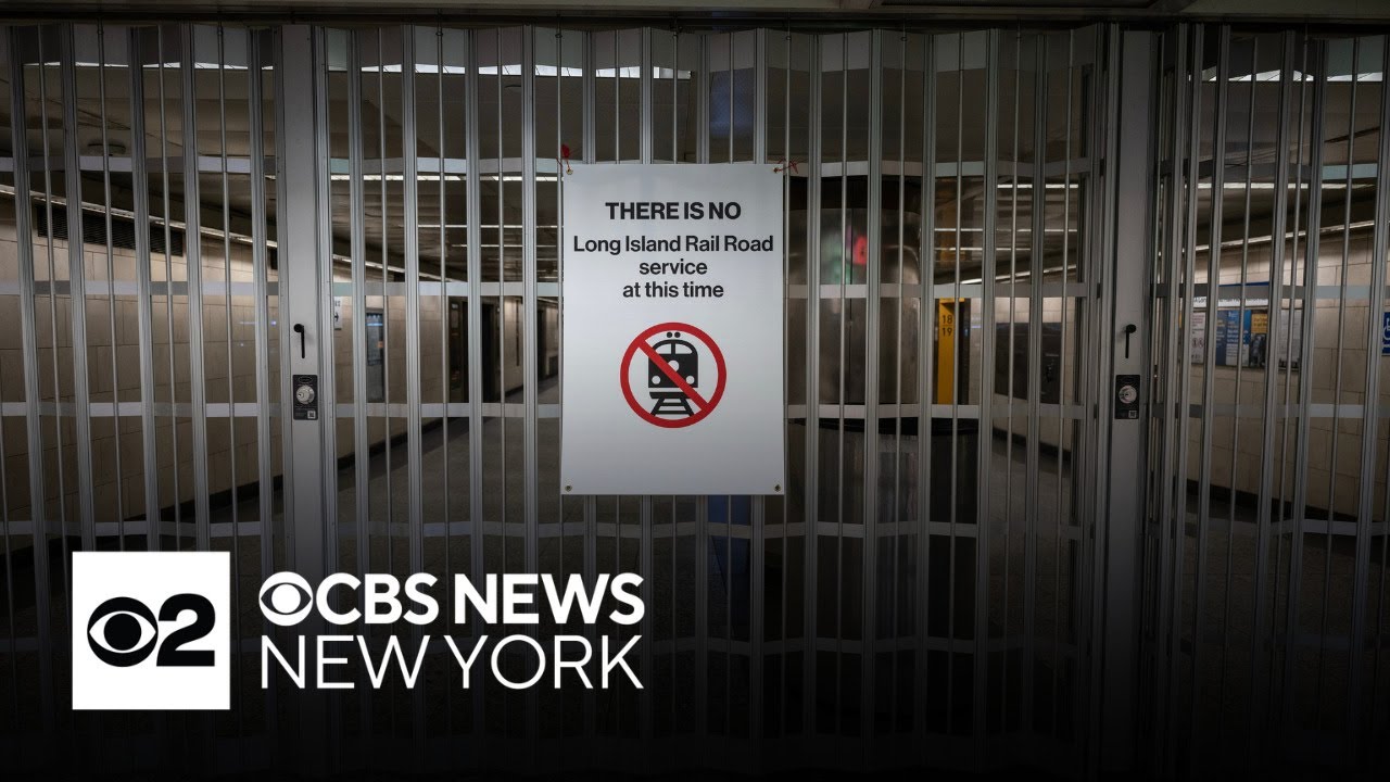 Shuttle buses start to transport LIRR commuters during strike