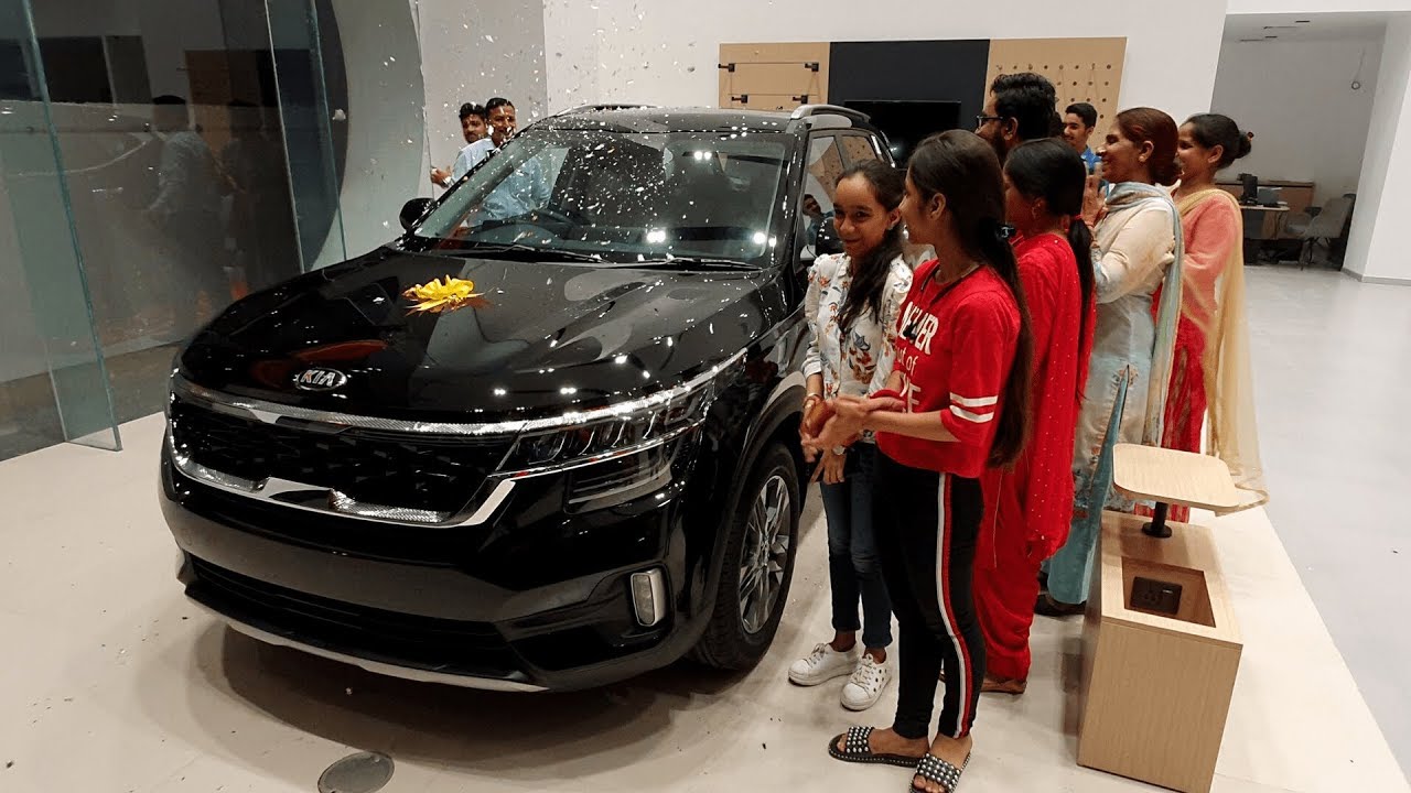 Taking Delivery of Kia Seltos BLACK Special Edition with Family - BOLD Looks, Colour, Interiors