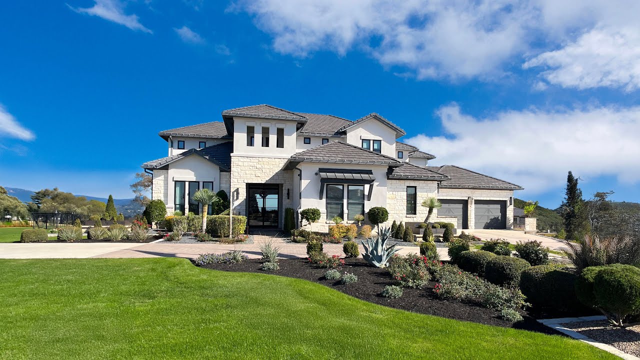 5000+ sq ft Lynmar II by Drees Custom Homes w/ Amazing Views in Rough Hollow | Lakeway, TX