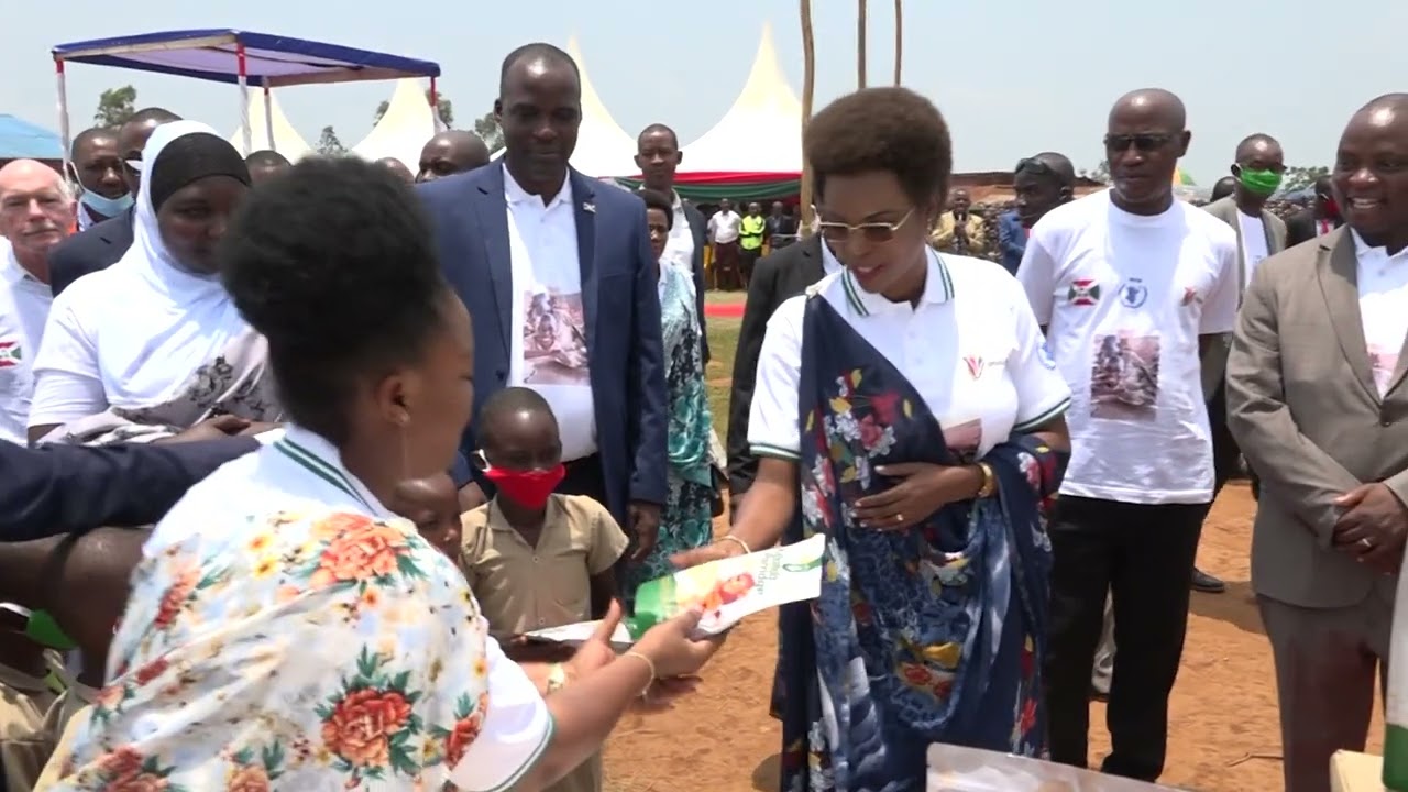 La Première Dame du Burundi, s’engage activement dans le développement de la petite enfance.