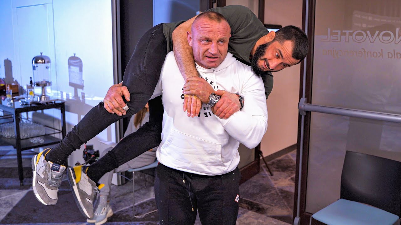 Pudzian łapie i rzuca Mamedem 😀 | XTB KSW 77 Fight Week: Media Day  | VLOG KSW