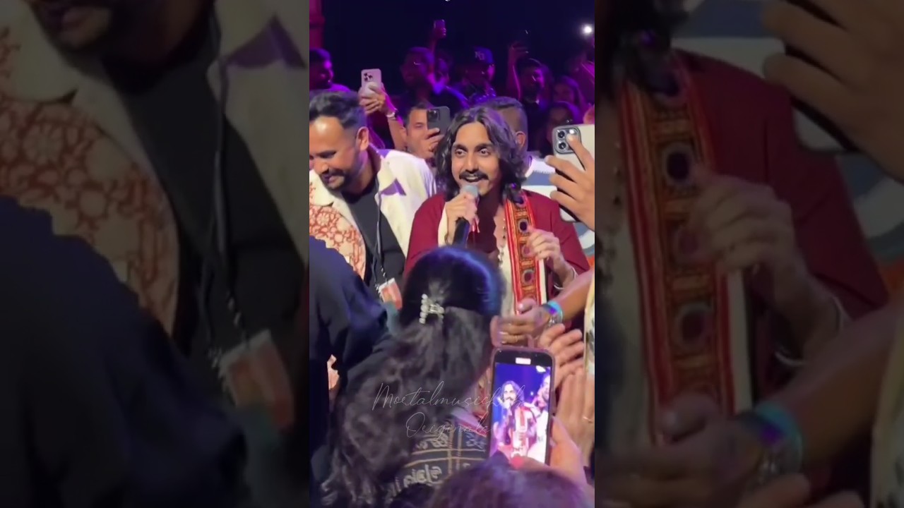 Karshan Bhagvan Halaya Song Live Performance| Aditya Gadhvi Entry Song | Rocking Concert |