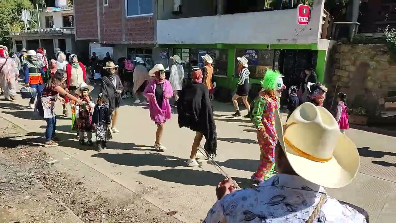 Hoi tocó bailar asia el barrio santa Mónica de parte de la comparsa cotón blanco 💯
