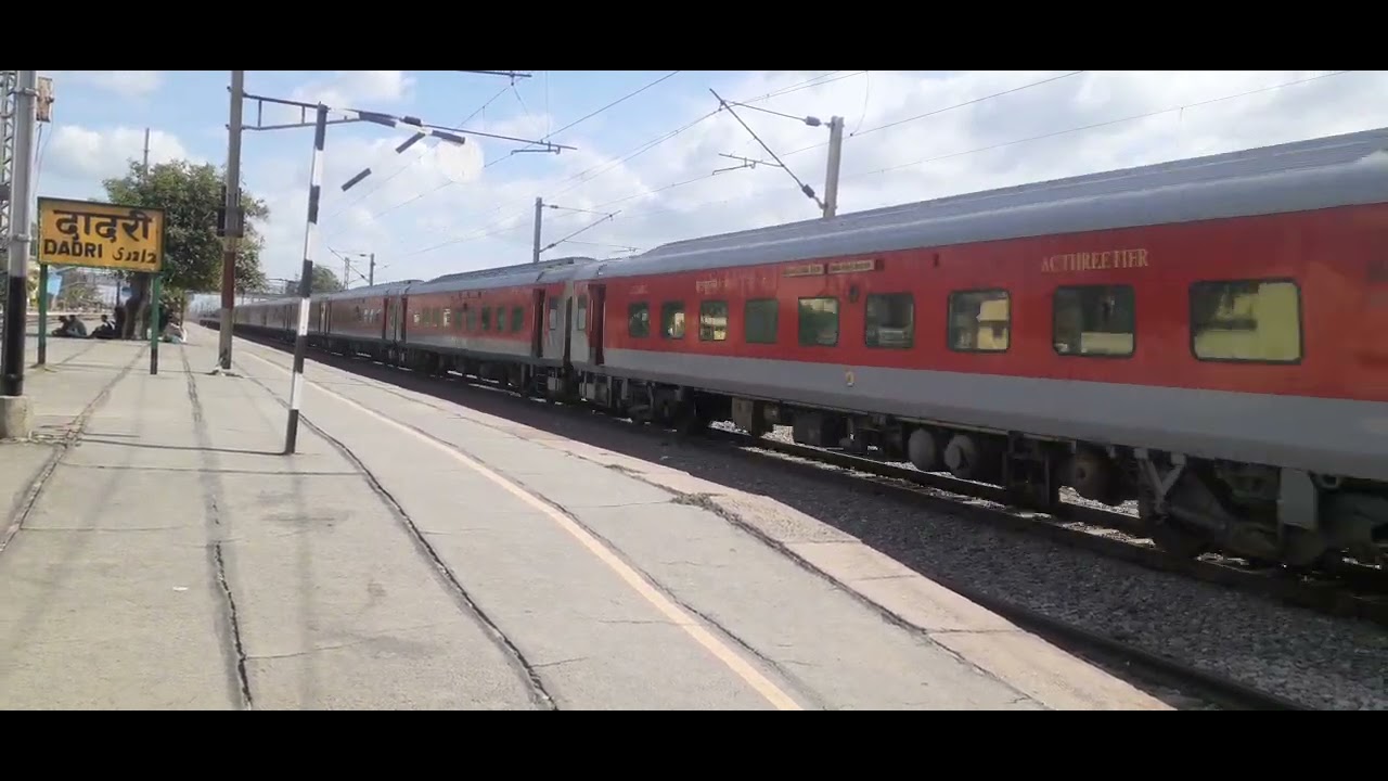 Champaran Humsafar Express Number 15705 from Katihar Junction to Old Delhi Junction