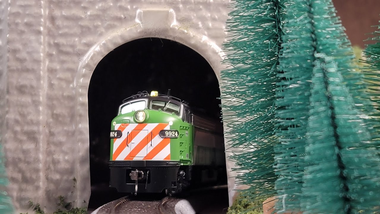 BN E9 Pulling An Excursion Train Through The Mountains. #train #railway #modelrailroad 