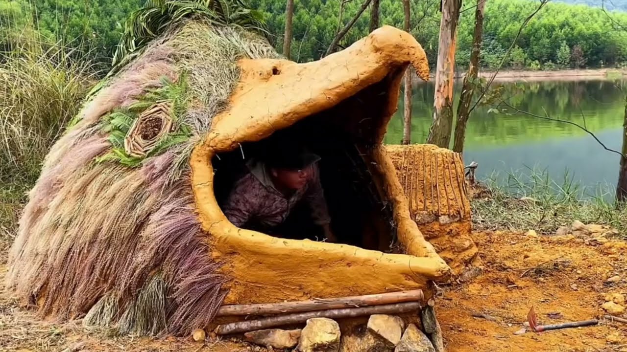 जंगल में मिट्टी से बना अनोखा घर | Primitive Hut Making 