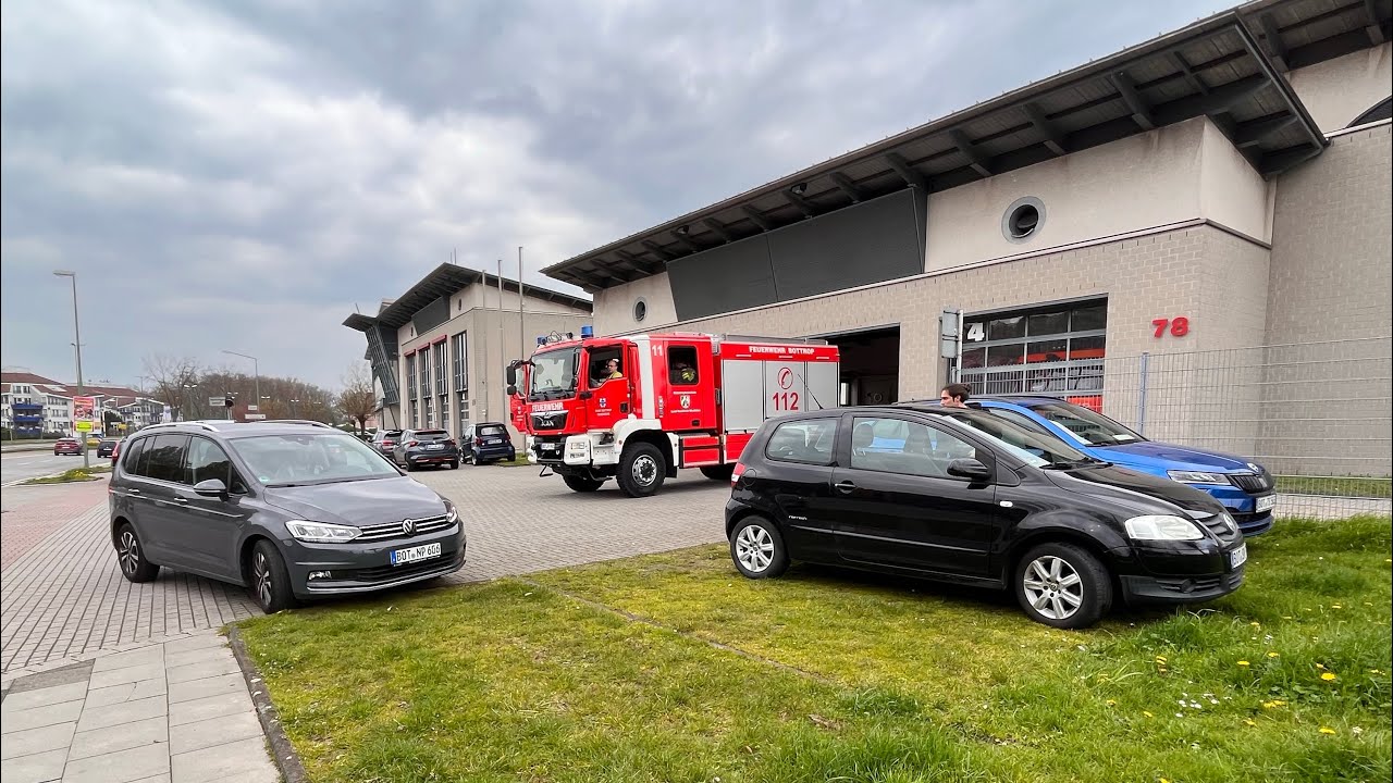 [Anrückende FF Kräfte] [Feuerwehr Bottrop] Der LZ11 (Altstadt) der Feuerwehr Bottrop