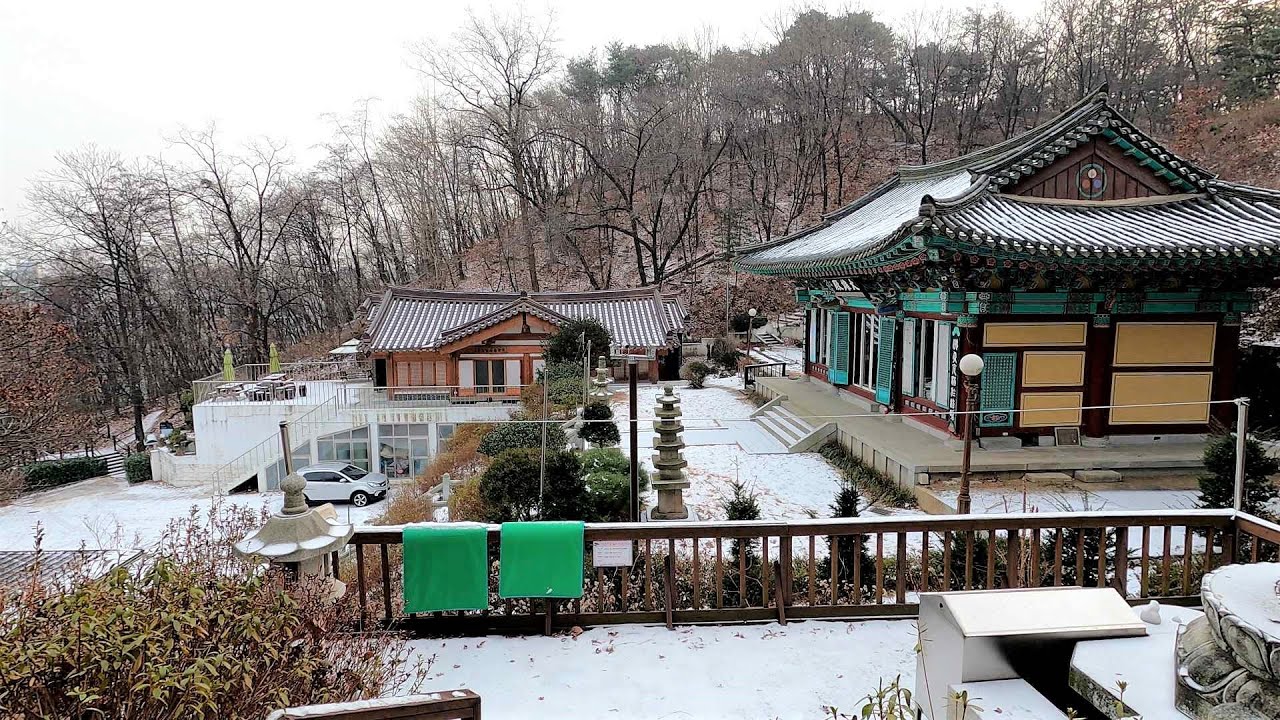 【4k】 Walking along the trail of Bongje mountain after the snow  눈 온 뒤의 봉제산 오르기