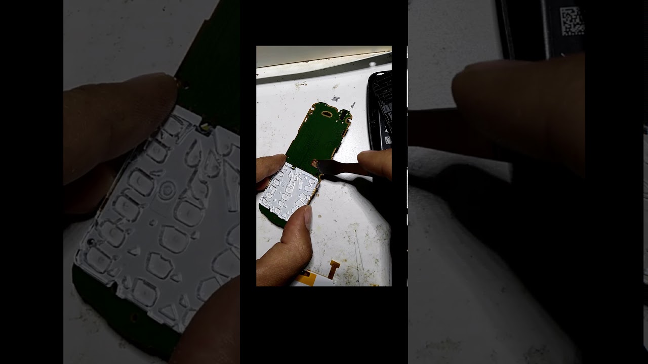 طريقة تركيب شاشة نوكيا 106