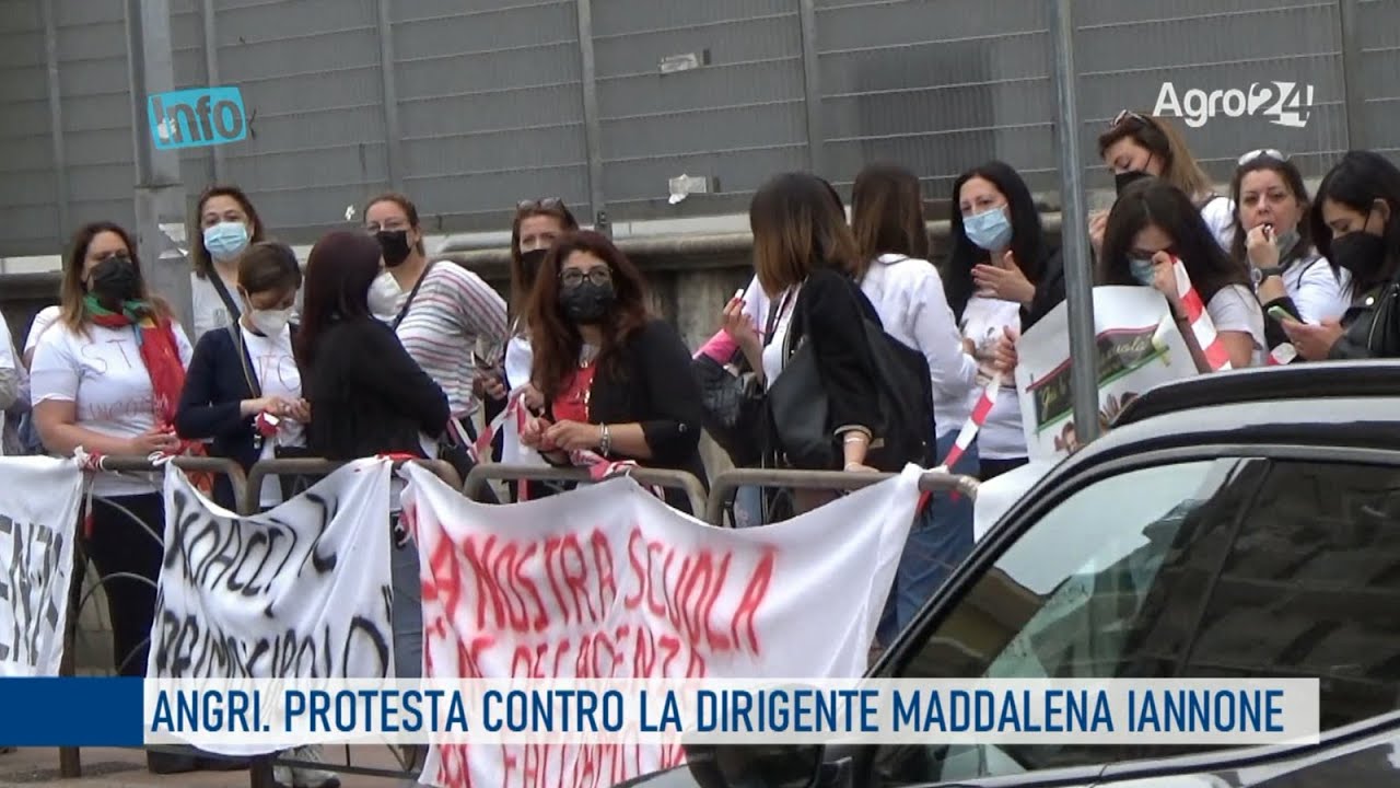 Angri. Scuola. Protesta contro la dirigente Maddalena Iannone