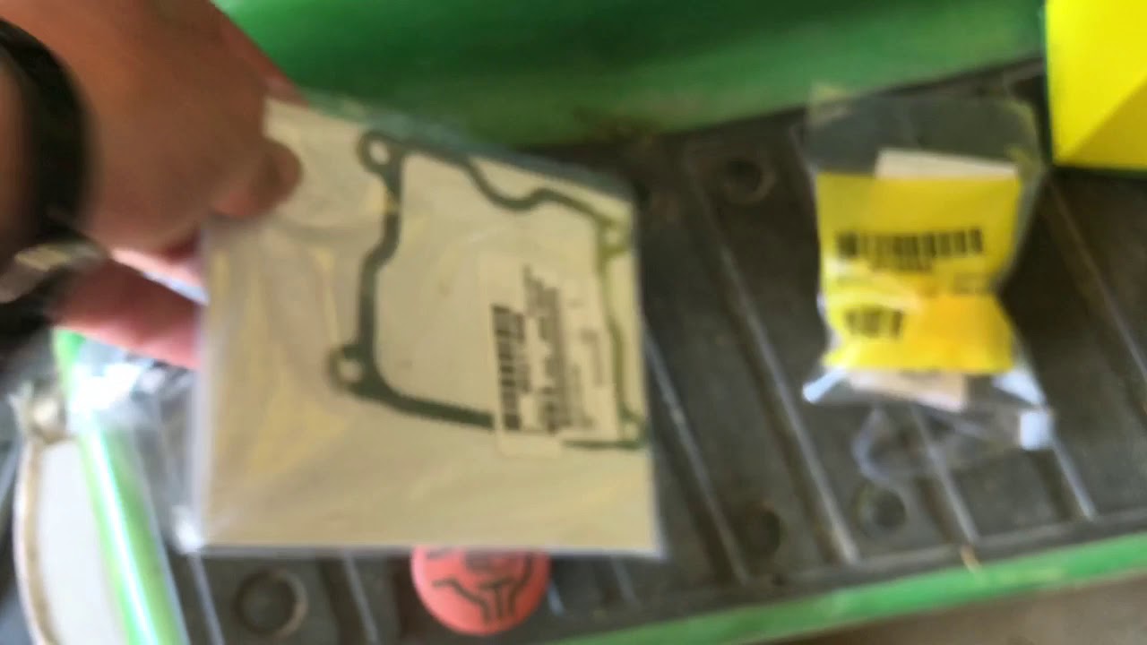 John Deere 425, 445 leaky valve cover replacement