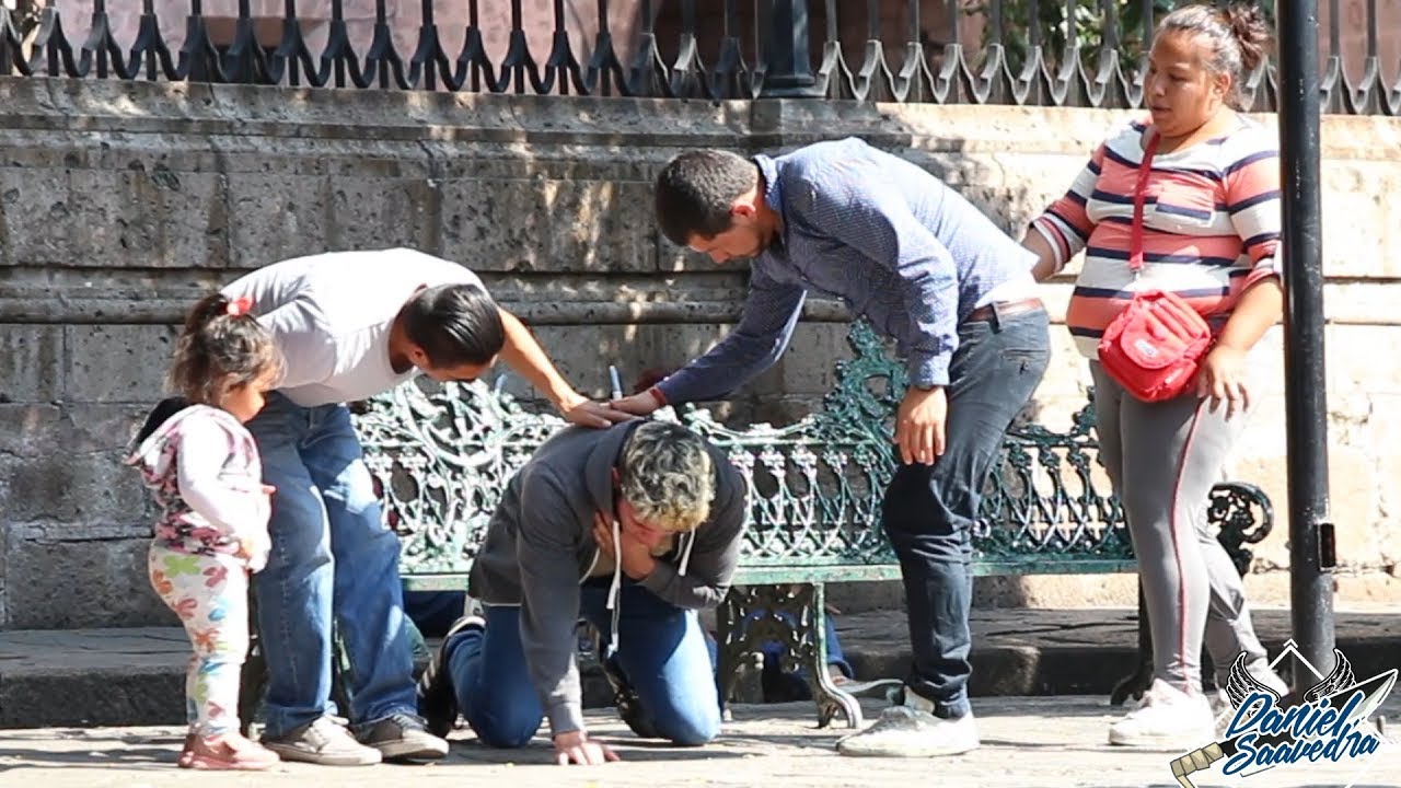 FINJO MI MUERTE FRENTE A PERSONAS Y REACCIONAN ASÍ (EXPERIMENTO SOCIAL)