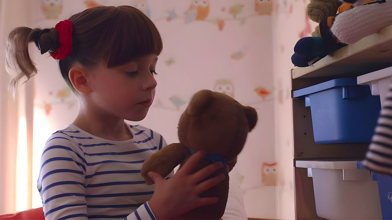 MOVING HOME! 🏡 😞 😢 | TOPSY & TIM | WildBrain Kids