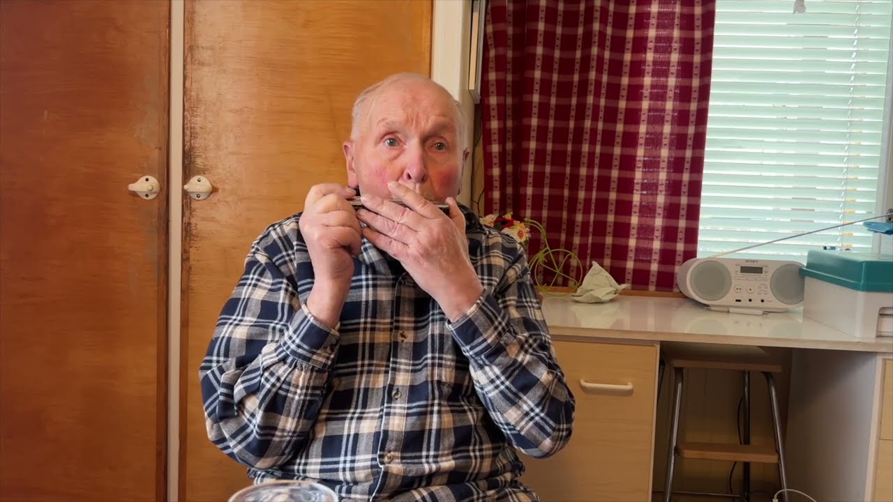Pappa soittaa huuliharppua