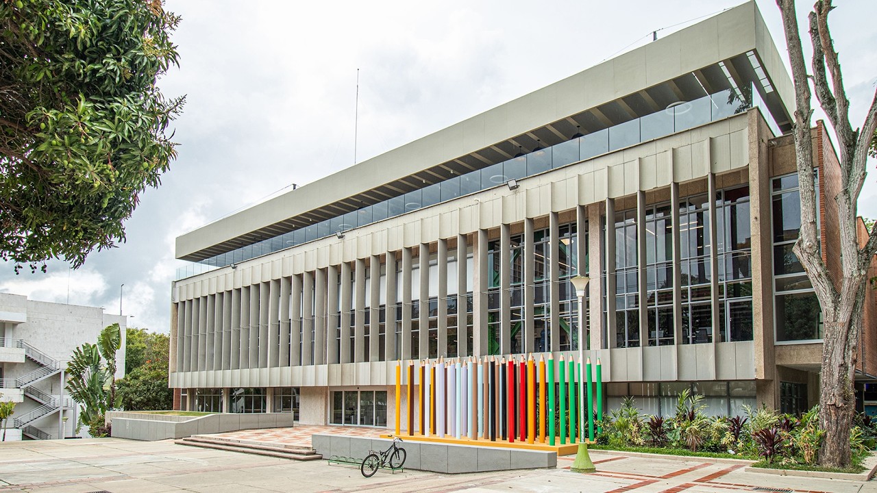 Biblioteca central UIS - Lápiz de acero