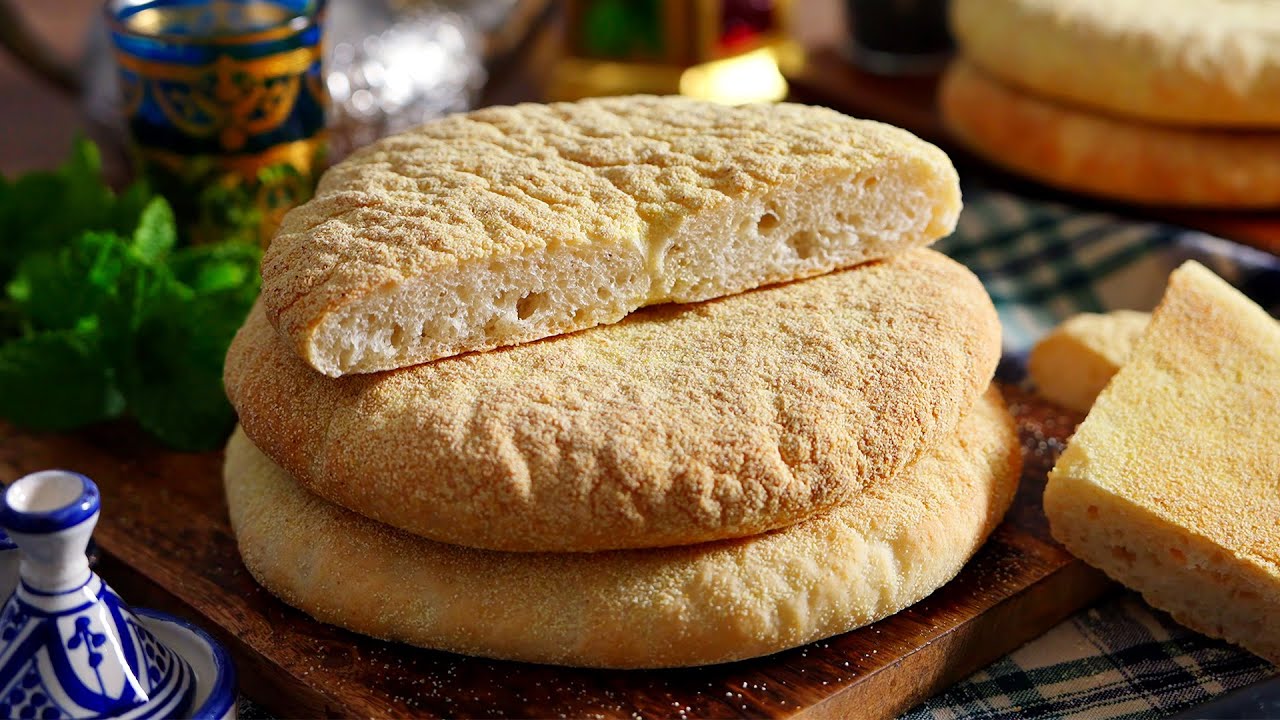 Paine marocana traditionala (Khoubz), cu crusta crocanta, aurie si miez pufos!