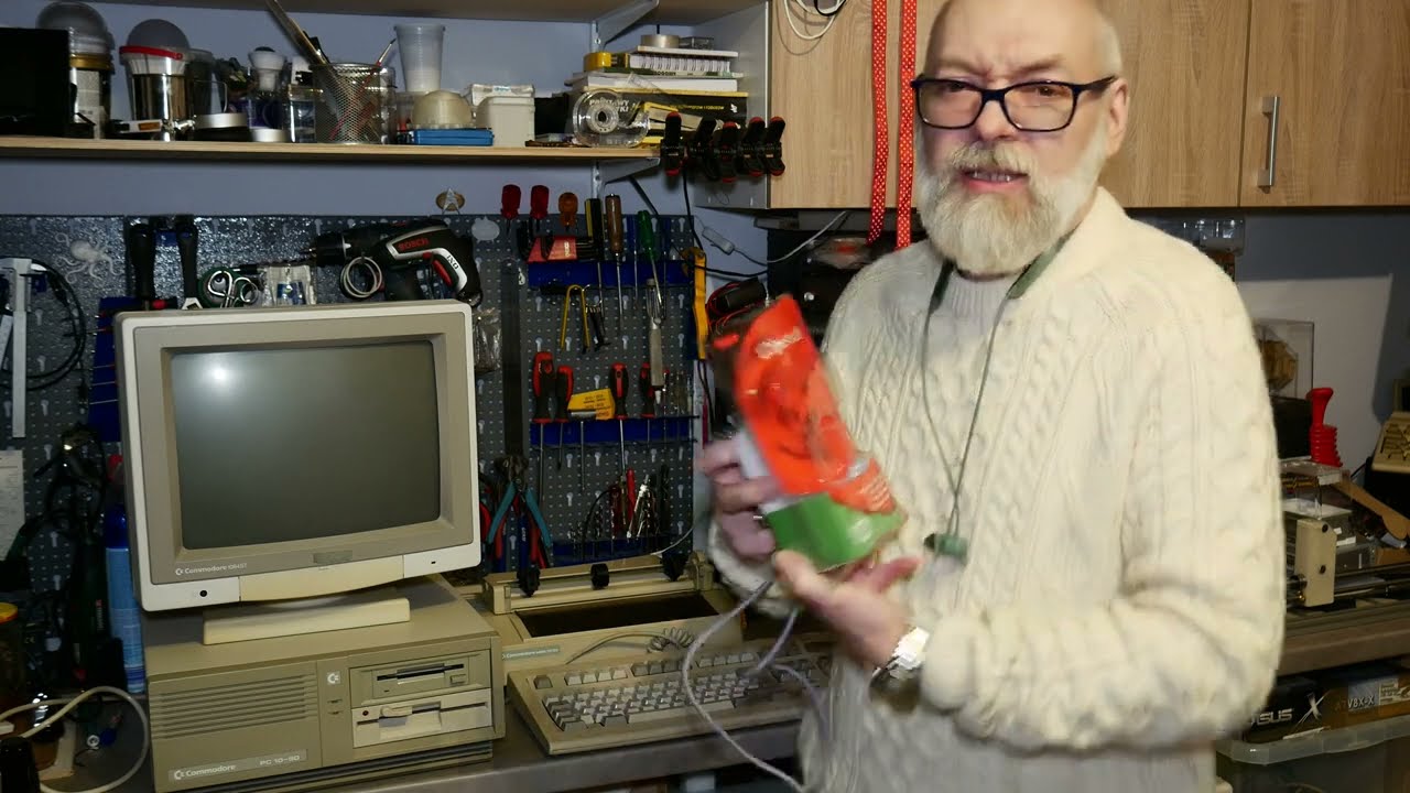 Commodore 1084ST - Oj panie to nie działa, tylko jakieś pasy lecą...