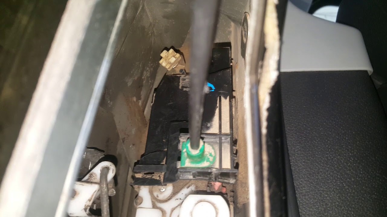 Abrir porta da ecosport que não abre por dentro nem por fora