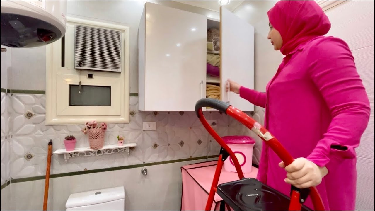 ربنا اذهب عن نفوسنا الضيق والهم و ارنا الحق حقا و ارزقنا اتباعه