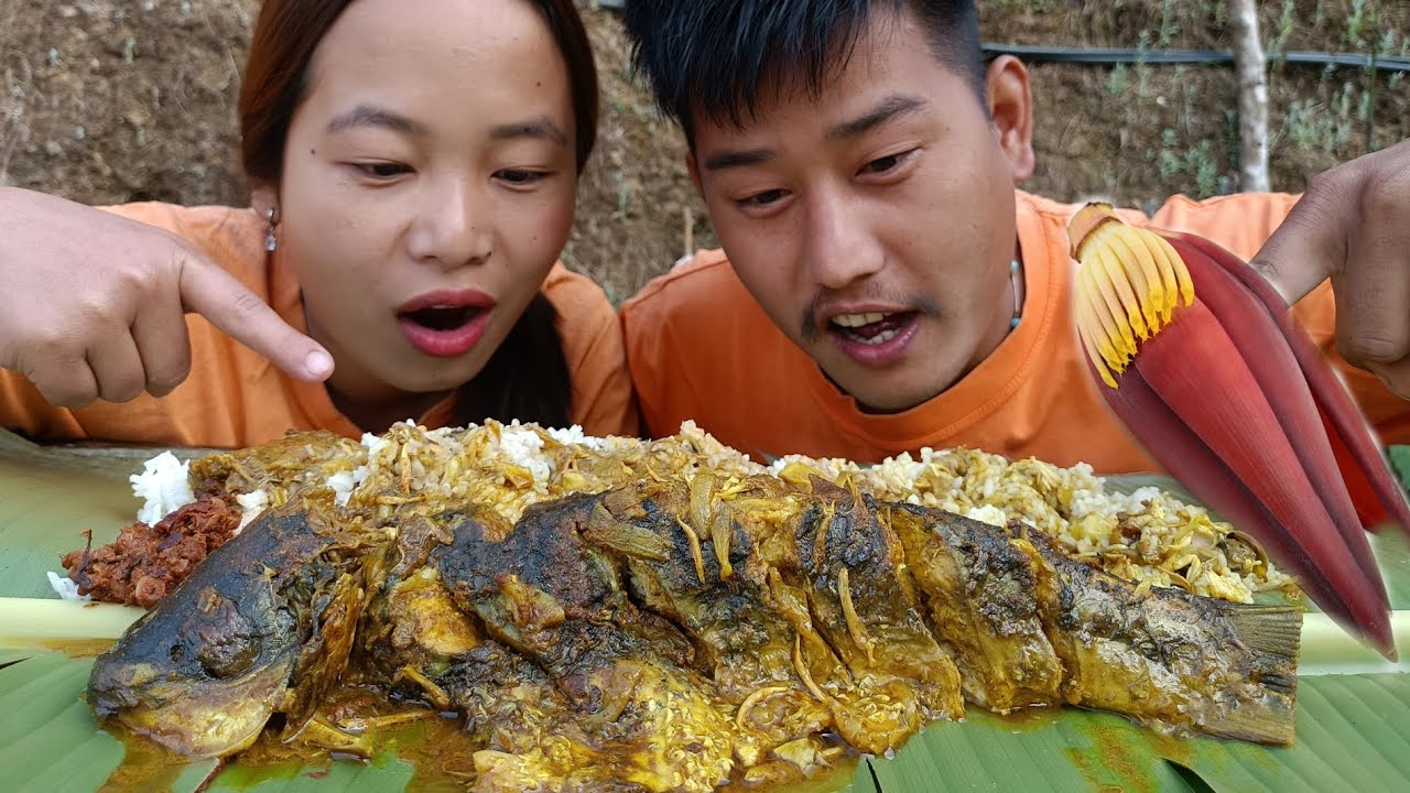 Naga couple eating whole fish with banana flower || whole fish mukbang 