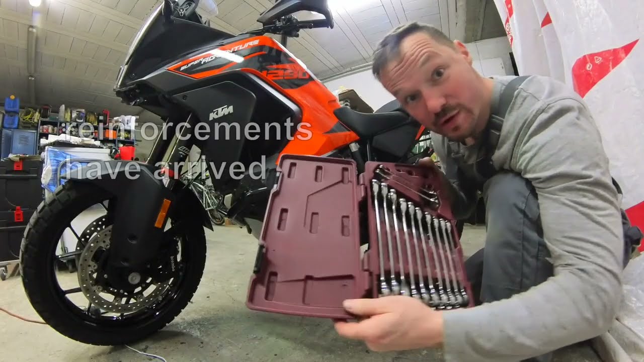 KTM Super Adventure S 1290 Outback Motortek crash bars install