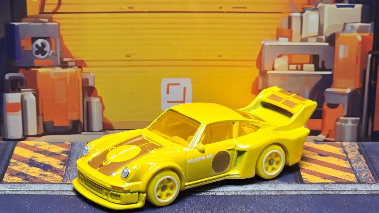 Распаковка модели Porsche 934/5 Pantone от Hotwheels.