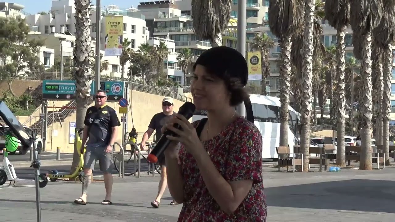 ספיר שרה פעם ראשונה בת