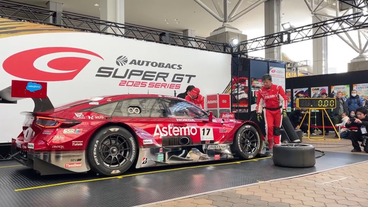 CIVIC TYPE R-GT エンジン始動&Pitwork in大阪オートメッセ2025 【SUPER GT】