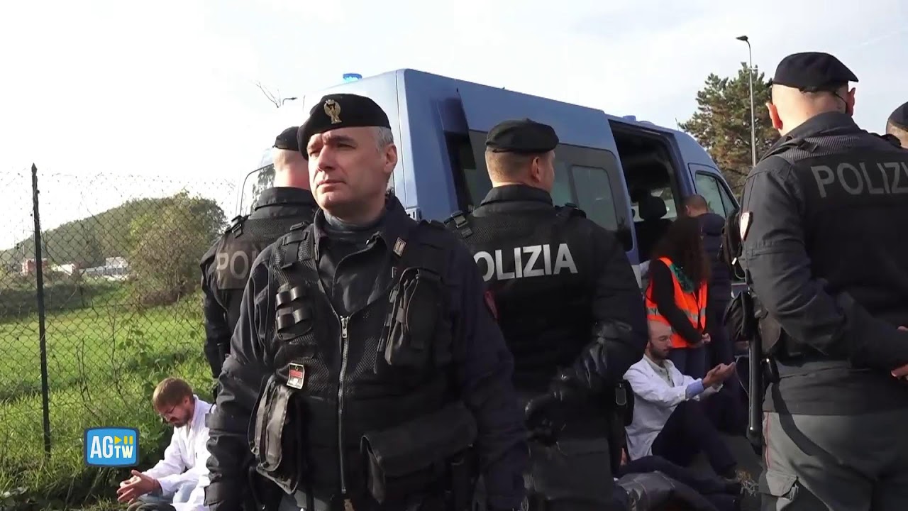 Ultima Generazione, nuovo blitz all'aeroporto di Linate [DIRETTA]