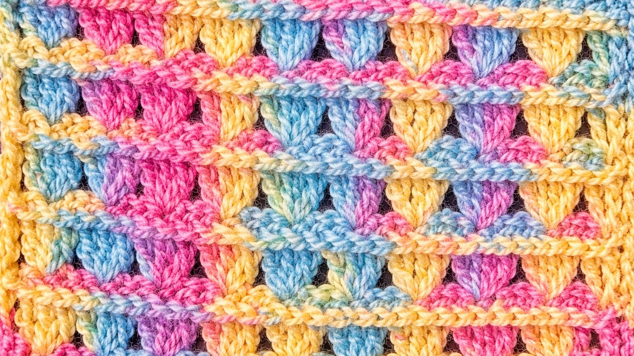 Unique and easy crochet pattern for beginners is unusual for baby blankets and bags. crochet