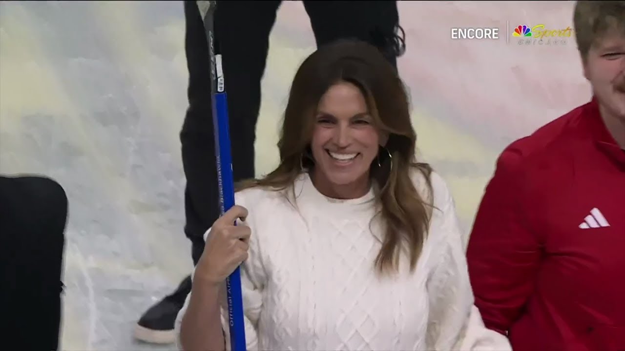 Cindy Crawford Scores Goal Playing Shoot the Puck at Chicago Blackhawks Game (Feb. 25, 2024)