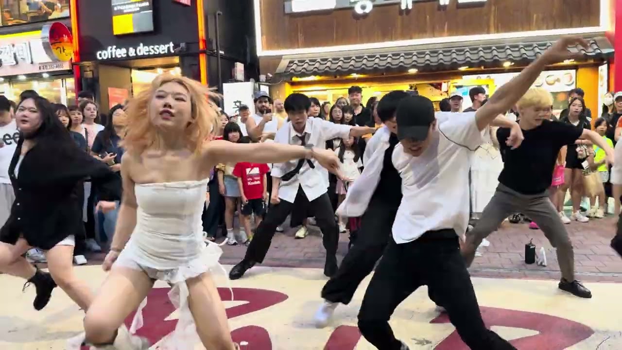 HONGDAE K-POP GROUP BUSKING (BEOUR CREW) - [Ateez] Halazia (3)