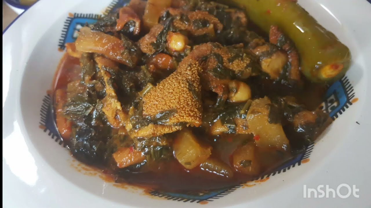 شمنكة او مرقة خضرة بالهرماش زمنية وخبيزات امبسسين بالافاحات وزيت زيتونة انودكم ولا انشهيكم😋😋