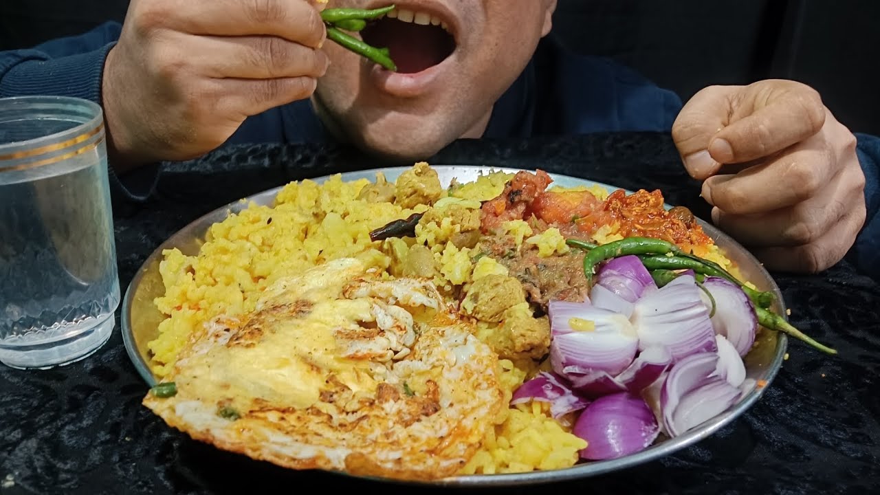 Mukbang!! Eating veg biryani with spicy fried Eggs 