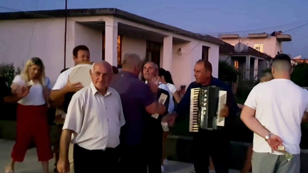Ne Dasmën e Nipit Petro Jongari Pirrë.