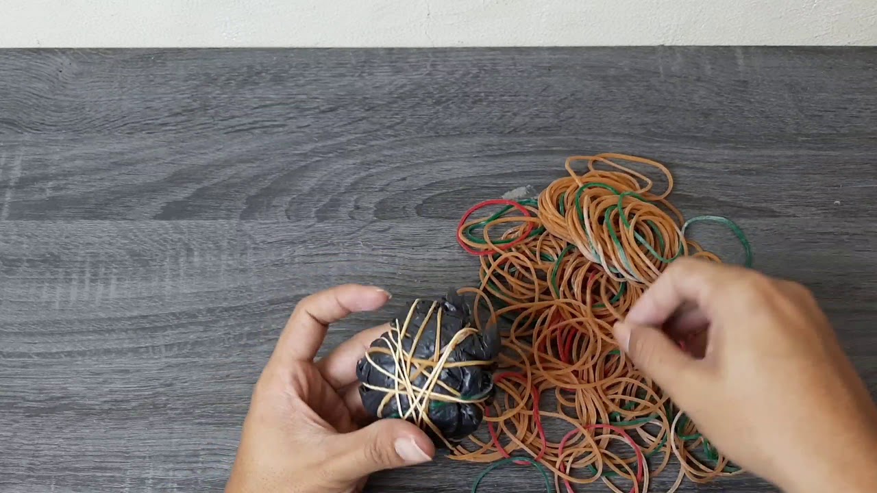 Membuat Bola dari karet gelang