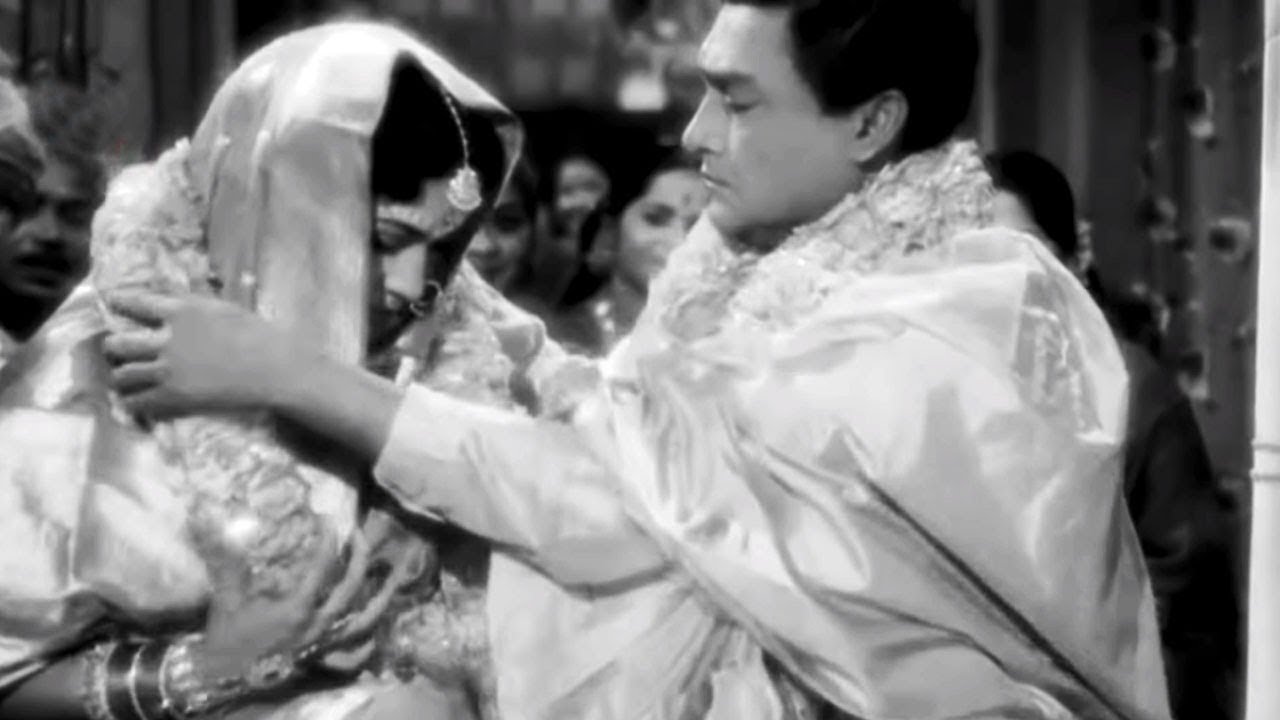 Woh Aurat Hai Jo Insanon Ki - Ashok Kumar, Nirupa Roy | Mohammad Rafi | Grahasti | Bollywood Song