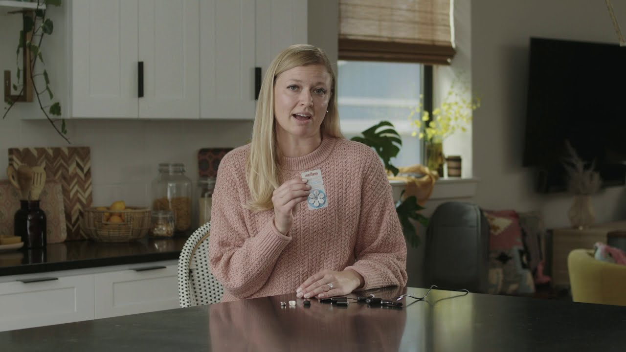 Discover more about the battery and charging options for the Cochlear™ Nucleus® 7 Sound Processor