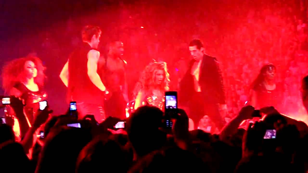 [HD] Beyonce - Video Phone (Live In Manchester 27/05/09)