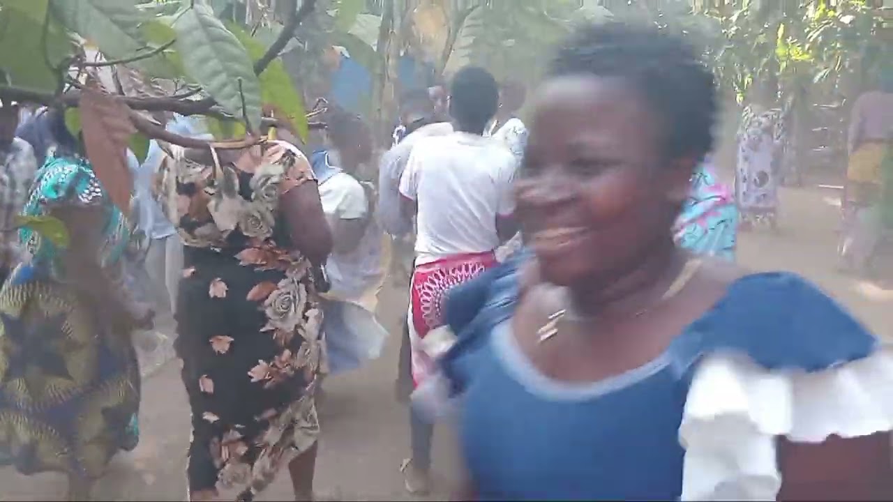 TAZAMA  SHEREHE FUPI ILIVYO PAMBWA KWA SHAMRA SHAMRA  YA DADA YETU FROLA MWAMBAMBALE