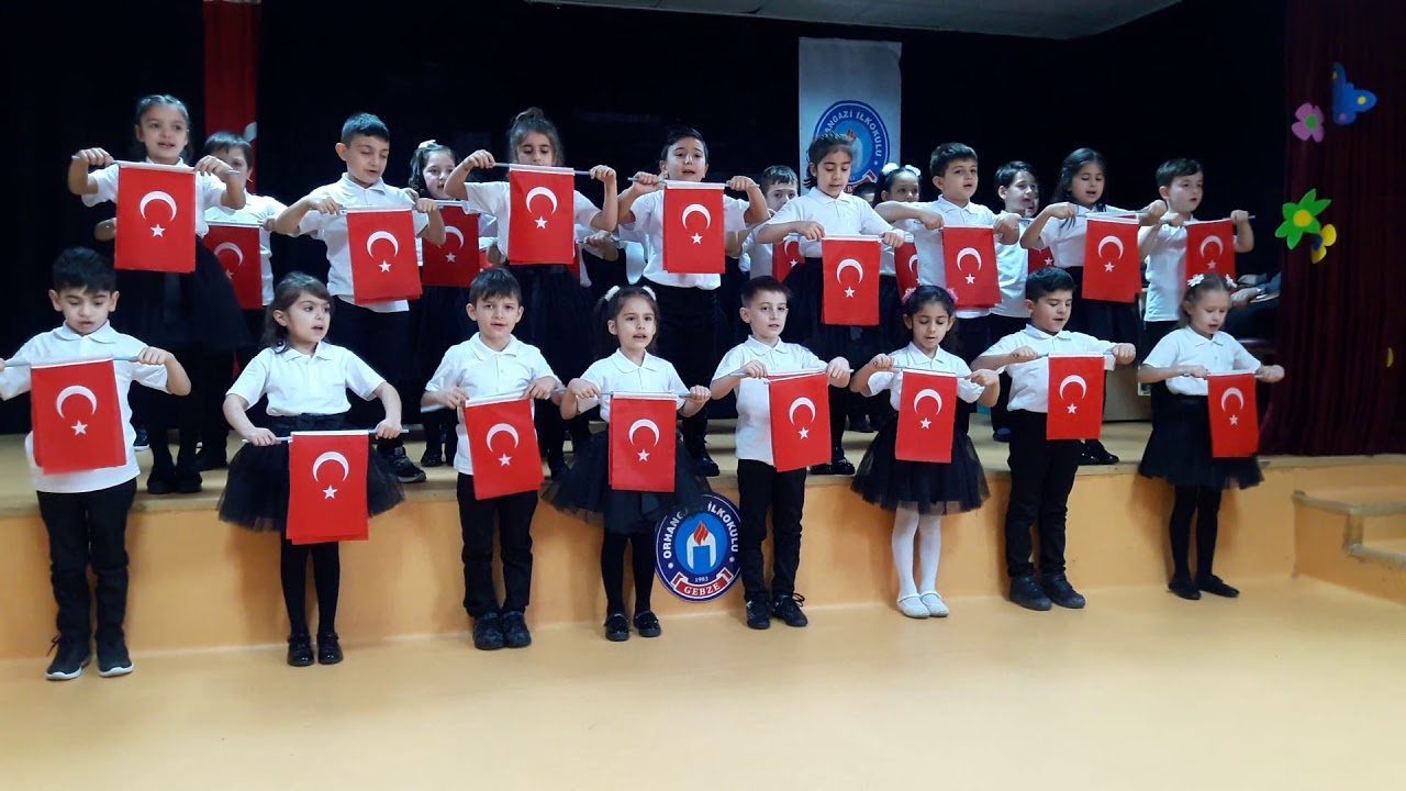 12 Mart İstiklâl Marşı'nın kabulü Orhangazi ilkokulu  2/B  sınıfı  sağıyla ve minnetle