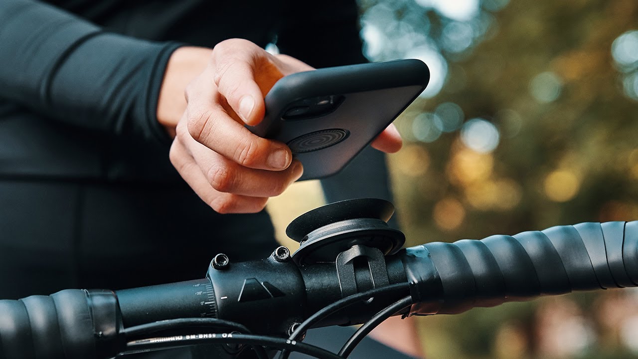 VACUUM phone mount for intuitive and quick handling and with an ingenious and secure connection